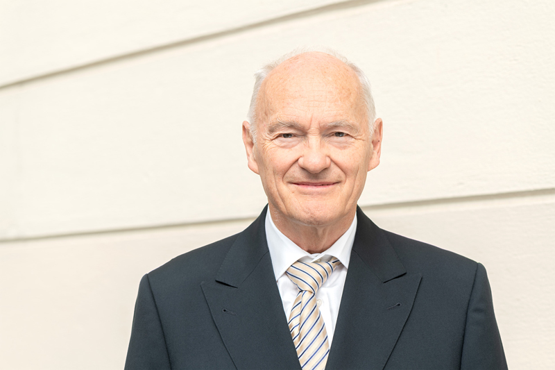 Dr. Lothar Müller